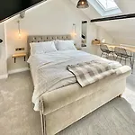 Minster Heights Apartment *